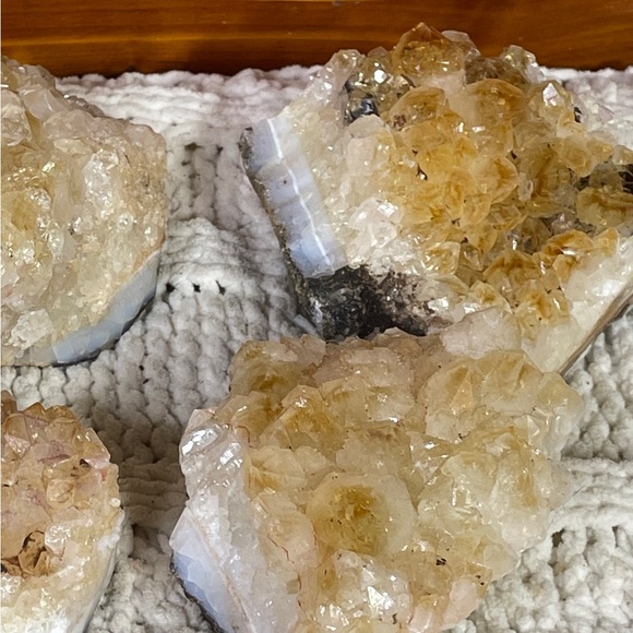 Heat treated citrine clusters - Picture 4 of 5